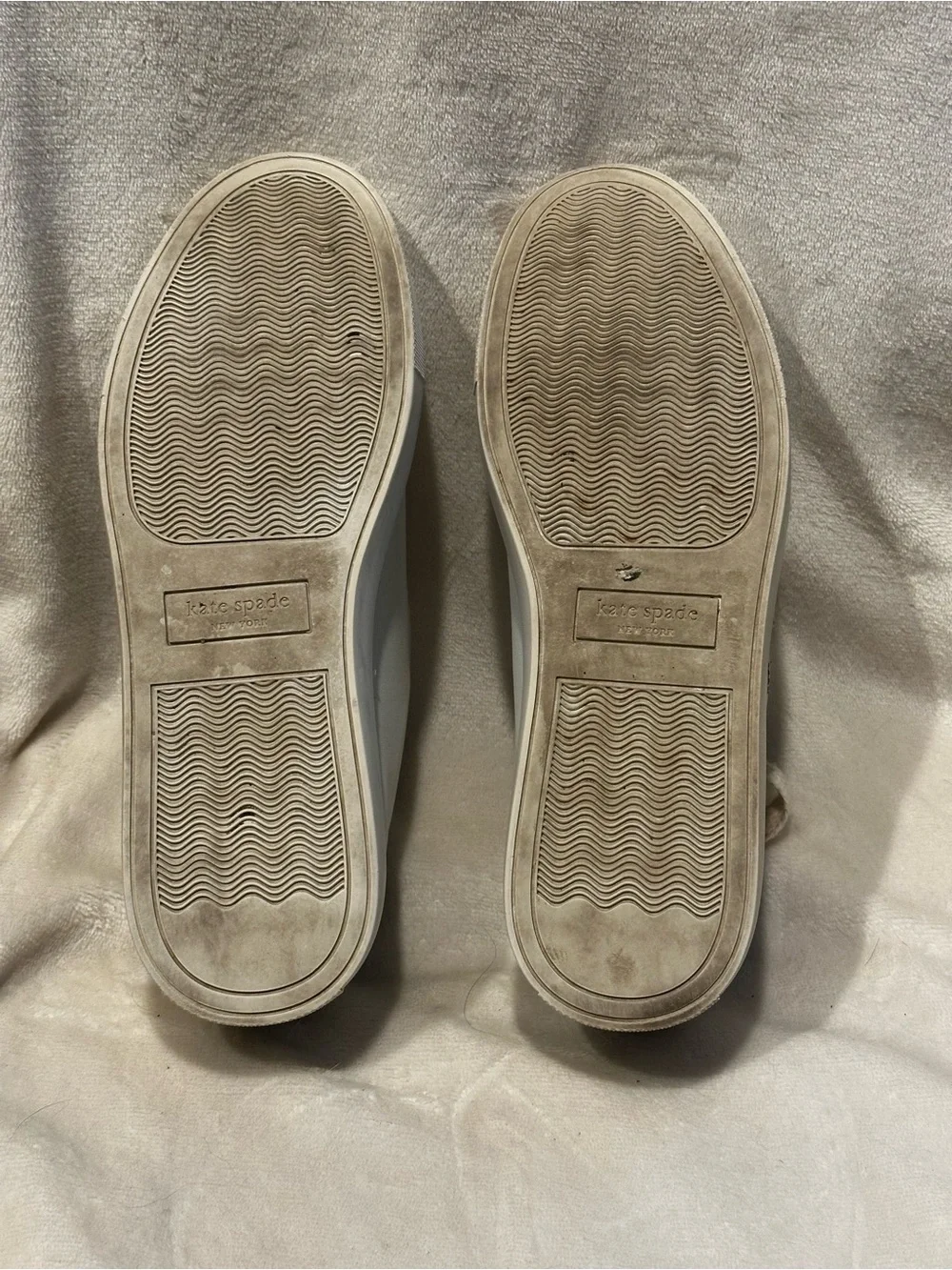 Kate Spade Fez Court Sneakers Womens 7.5B White Black Spade Logo Leather Low Top